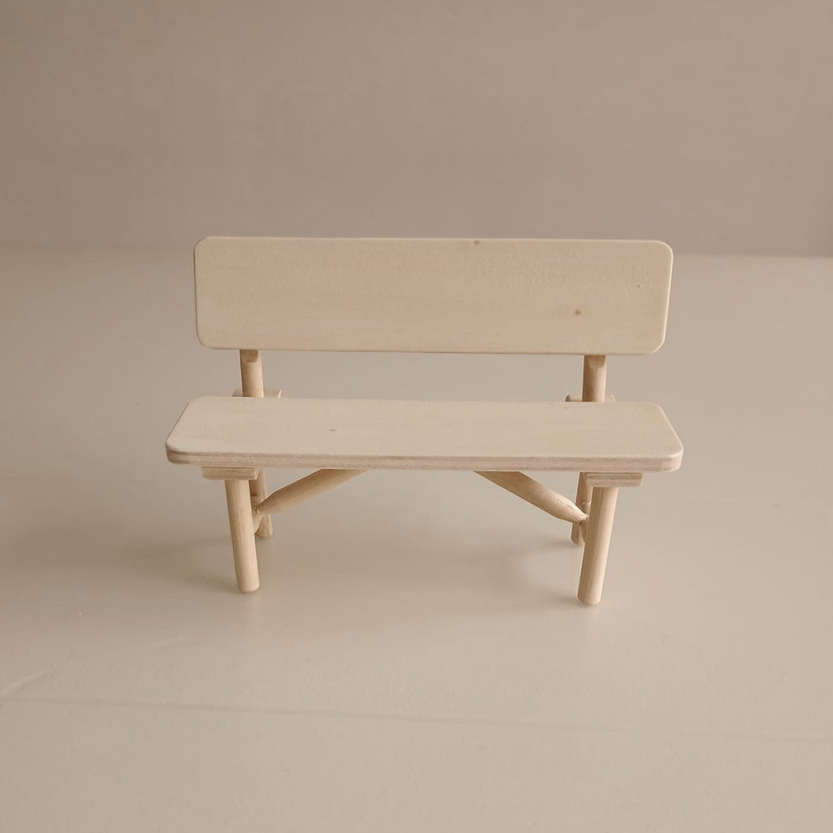 Zilveren miniatuur, Bankje met 2 kindjes en een paraplu (1