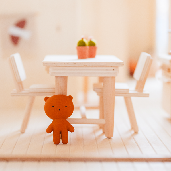 Poppenhuis - meubel - eettafel met 2 stoelen