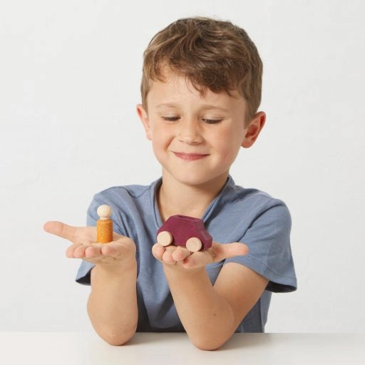 Wooden car with figure - plum