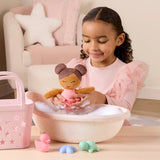 Pre-order | Knuffelbadpop in mand met accessoires - Meisje bruin haar