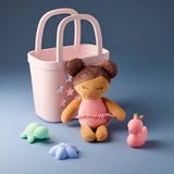 Pre-order | Knuffelbadpop in mand met accessoires - Meisje bruin haar